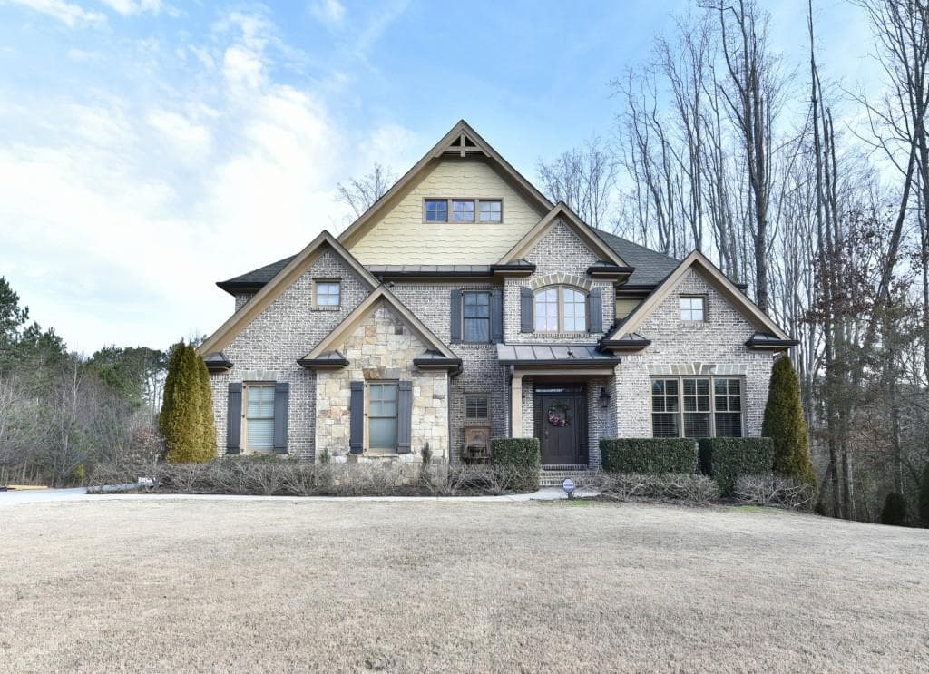 4 bedroom, 3,516 sq ft single family residence sold at 6905 Concord Brook Lane, Cumming, GA 30028