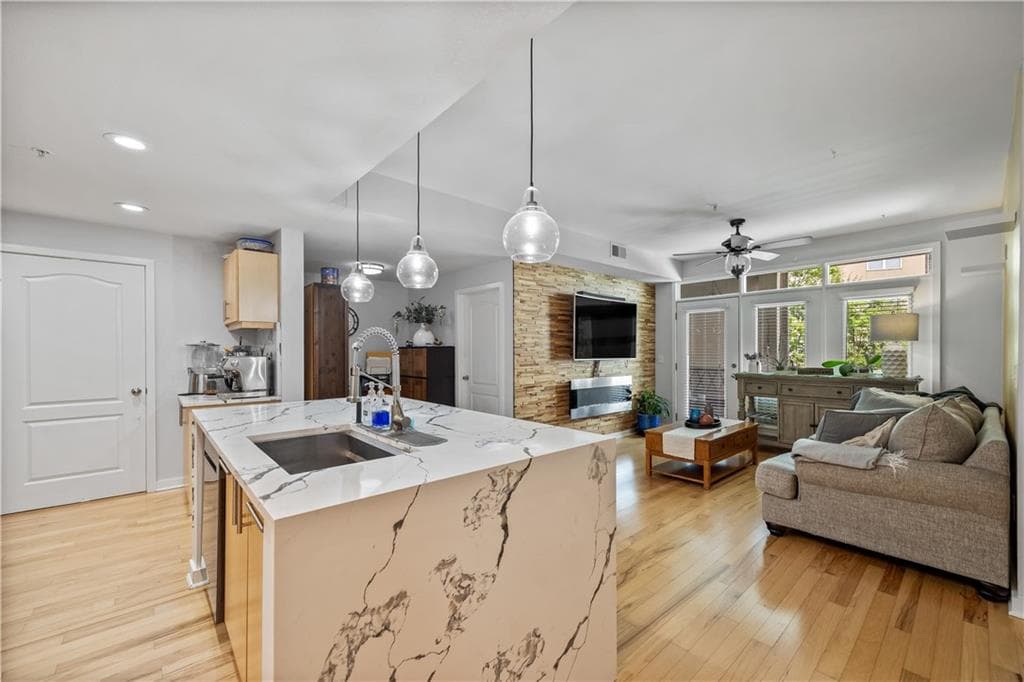 2 bedroom, 2 bathroom, 1,253 sq ft condominium sold at 390 17th Street 4018, Atlanta, GA 30363