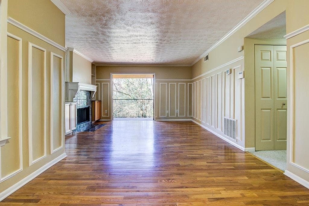 2 bedroom, 1,073 sq ft condominium sold at 1150 Collier Road J12, Atlanta, GA 30318