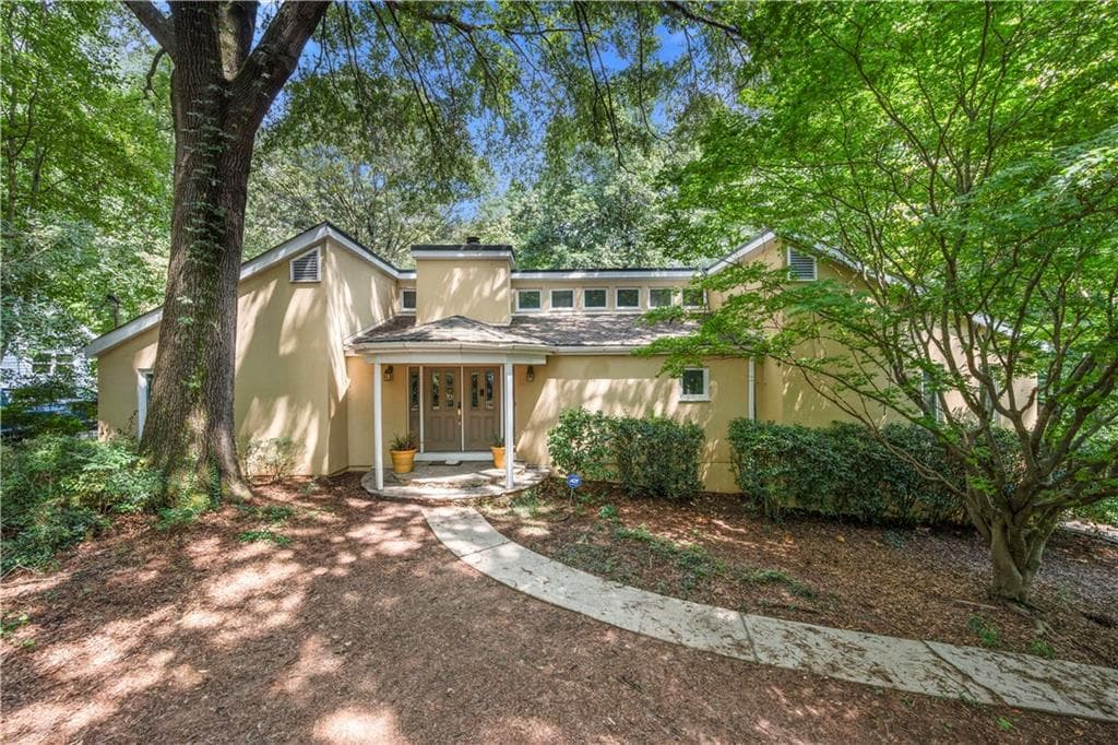 3 bedroom, 3 bathroom, 3,076 sq ft single family residence sold at 4321 King Springs Road, Smyrna, GA 30082
