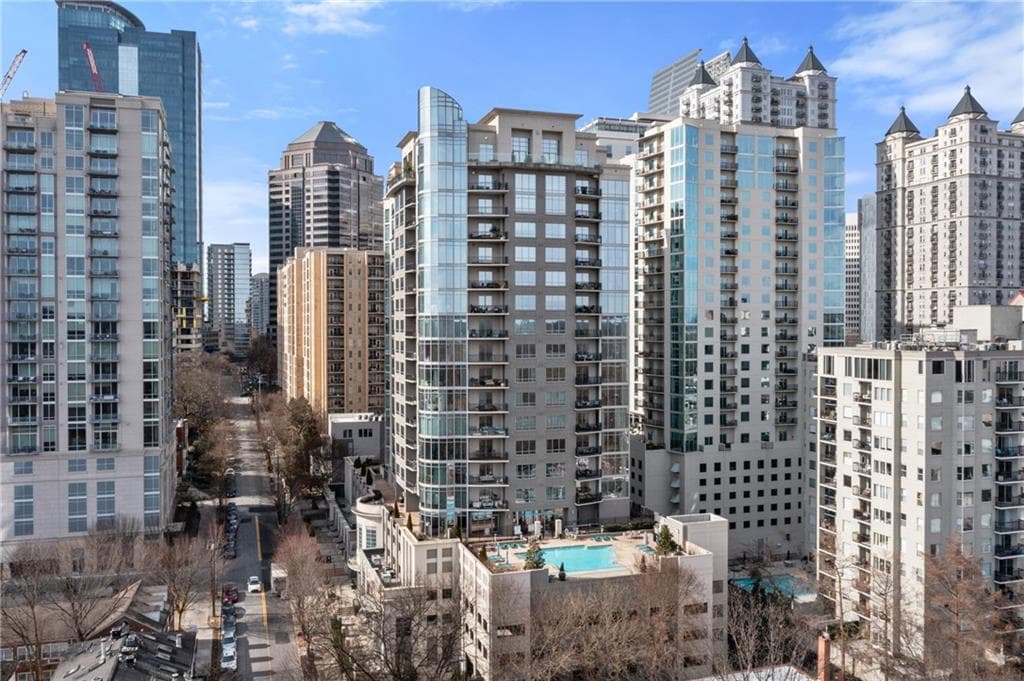 1 bedroom, 1 bathroom, 989 sq ft condominium sold at 222 12th Street 1801, Atlanta, GA 30309