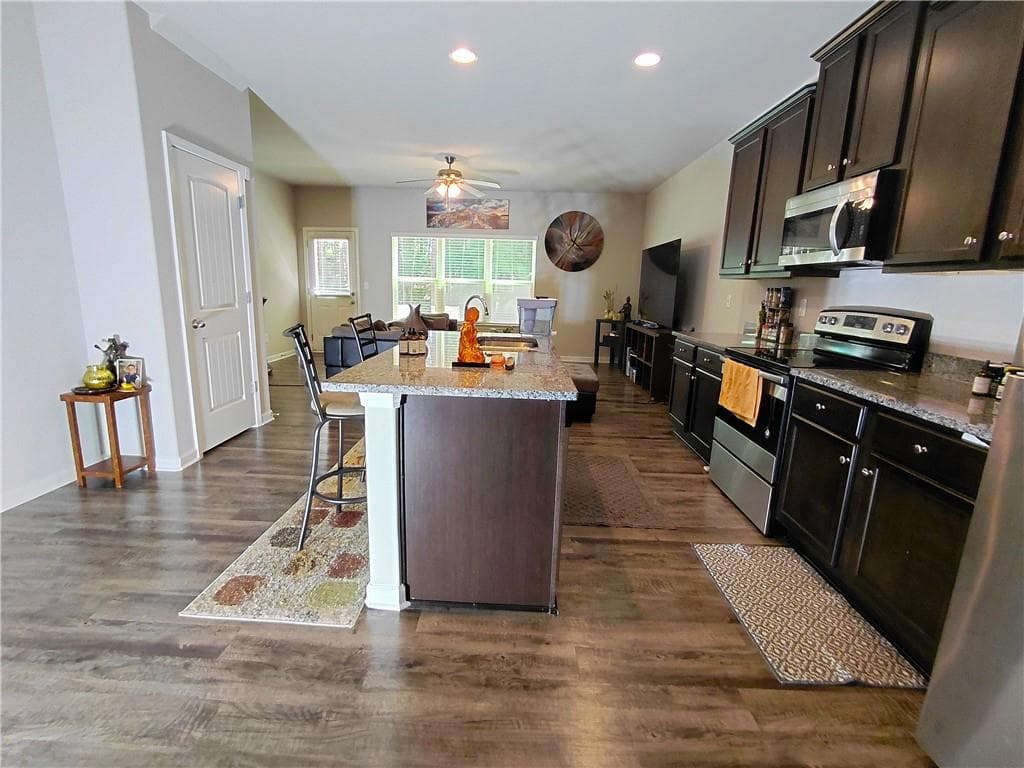 3 bedroom, 3 bathroom, 1,630 sq ft townhouse under contract at 6152 OAKLEY Road, Union City, GA 30291 — photo 7