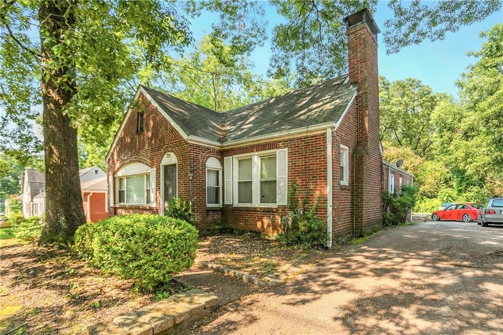 4 bedroom, 4 bathroom, 2,295 sq ft single family residence for sale at 1807 Sylvan Road, Atlanta, GA 30310 — photo 3