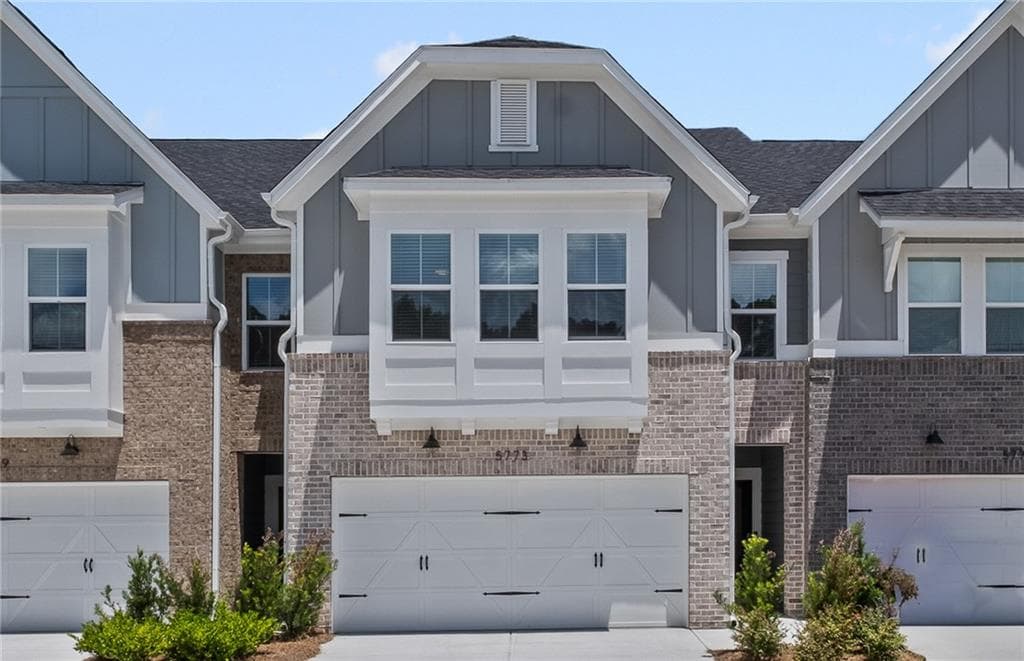 3 bedroom, 3 bathroom, 2,035 sq ft townhouse sold at 5773 Tillman Way, Powder Springs, GA 30127