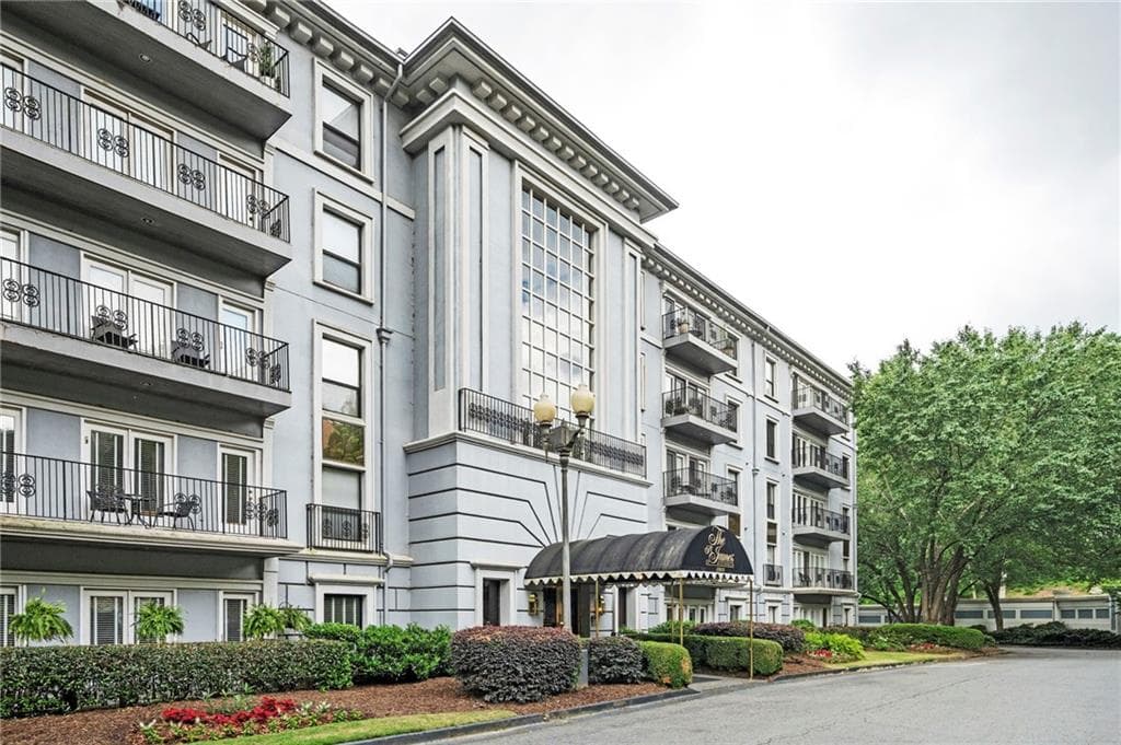 2 bedroom, 2 bathroom condominium for rent at 3203 Lenox Road 28, Atlanta, GA 30324 for $2,300 a month — photo 4