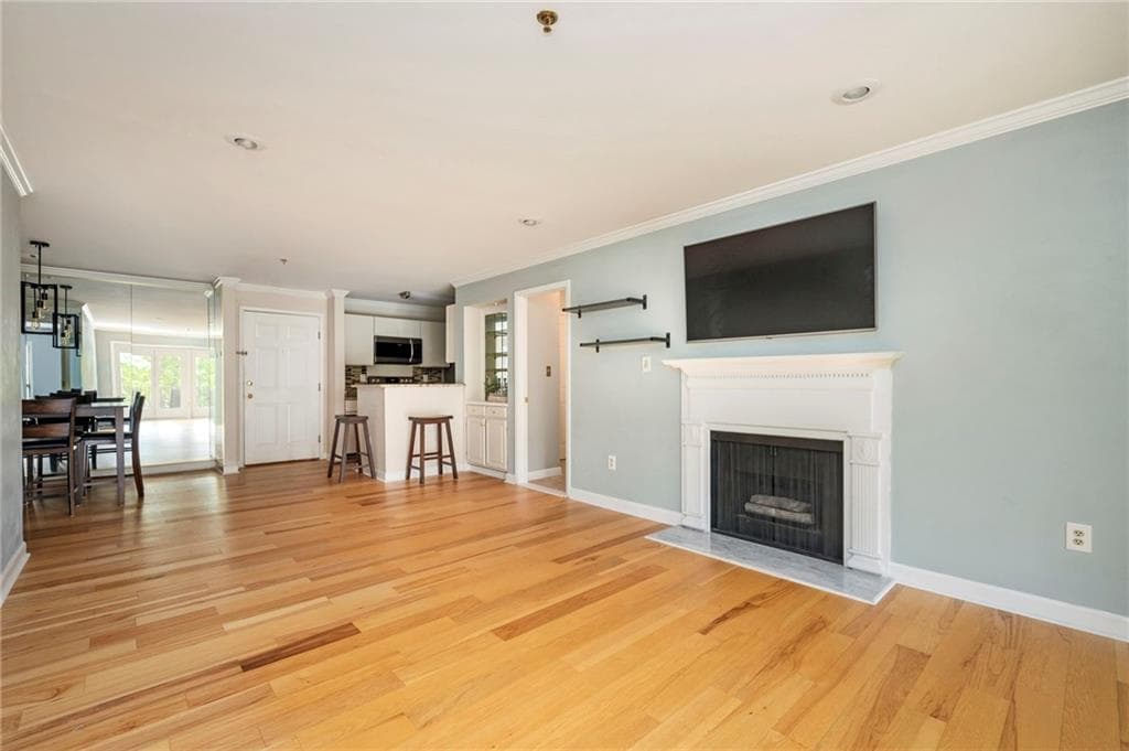 2 bedroom, 2 bathroom condominium for rent at 3203 Lenox Road 28, Atlanta, GA 30324 for $2,300 a month — photo 7