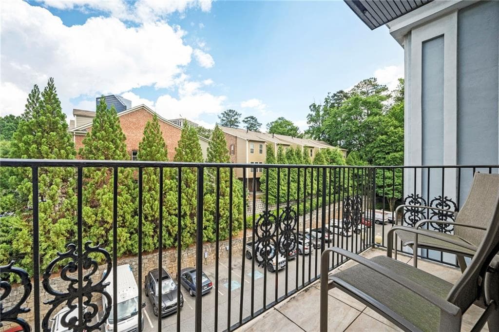 2 bedroom, 2 bathroom condominium for rent at 3203 Lenox Road 28, Atlanta, GA 30324 for $2,300 a month — photo 9
