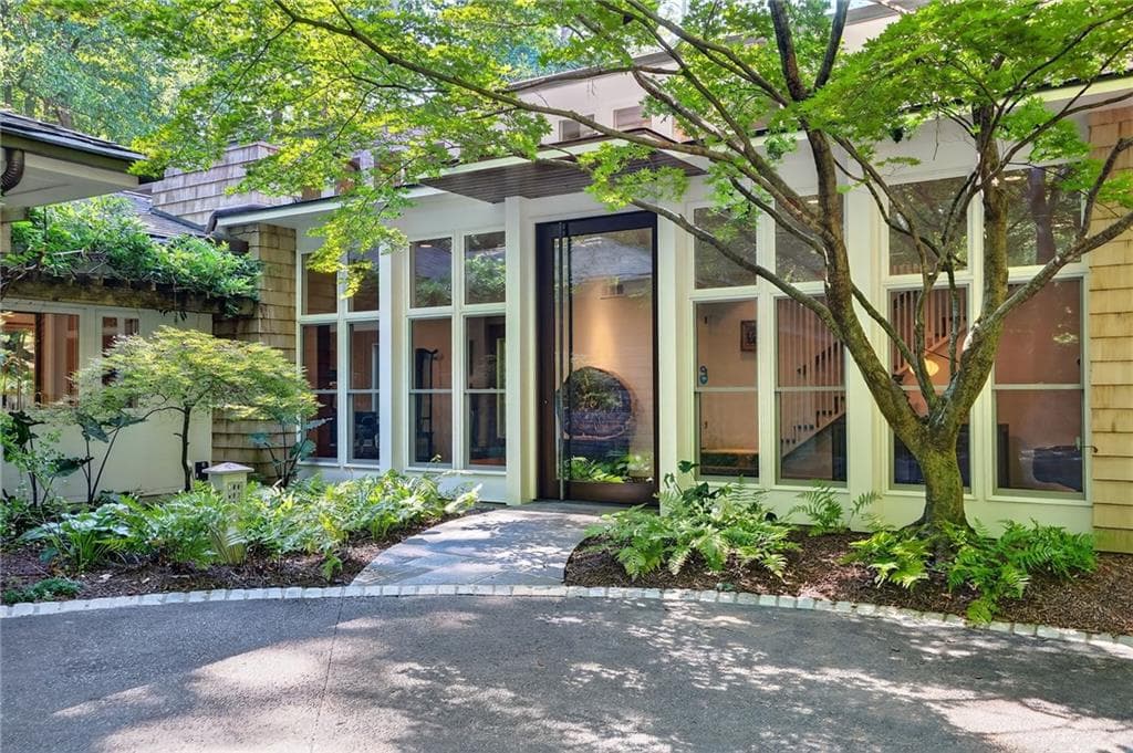 4 bedroom, 6 bathroom, 5,179 sq ft single family residence sold at 3033 E Pine Valley Road, Atlanta, GA 30305