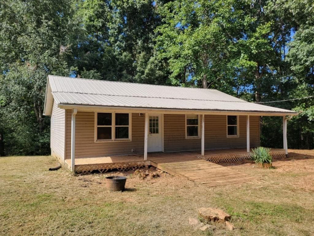 3 bedroom, 1 bathroom, 1,120 sq ft single family residence sold at 290 Silver Fox Drive, Dawsonville, GA 30534