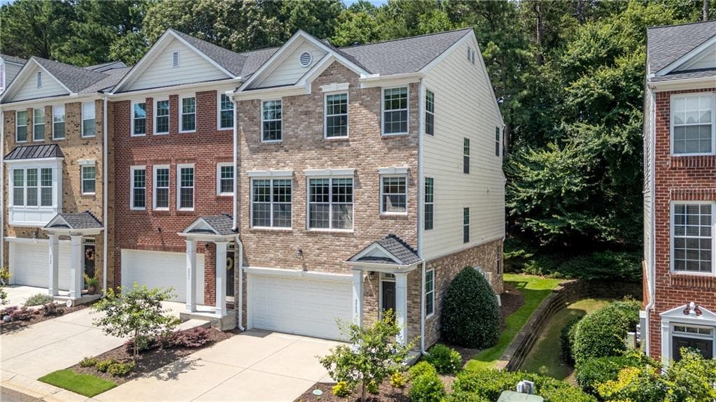 3 bedroom, 3 bathroom, 2,463 sq ft townhouse sold at 3733 Chattahoochee Summit Drive 7, Atlanta, GA 30339