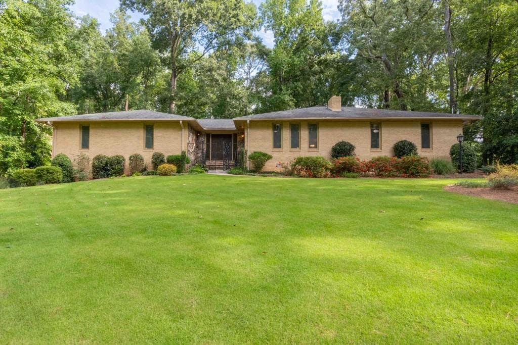5666 Redcoat Run, Stone Mountain, GA 30087 — most recent listing photo