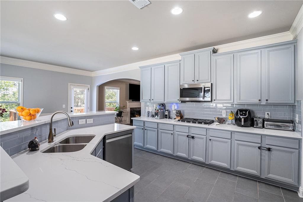 6 bedroom, 5 bathroom, 5,695 sq ft single family residence under contract at 3780 Lake Haven Way, Atlanta, GA 30349 — photo 10