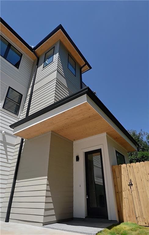 4 bedroom, 5 bathroom, 3,200 sq ft townhouse sold at 1112 Boulevard Drive B, Atlanta, GA 30317