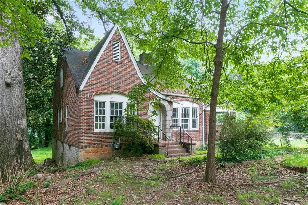 3 bedroom, 2 bathroom, 1,856 sq ft single family residence sold at 1699 EMERALD Avenue, Atlanta, GA 30310
