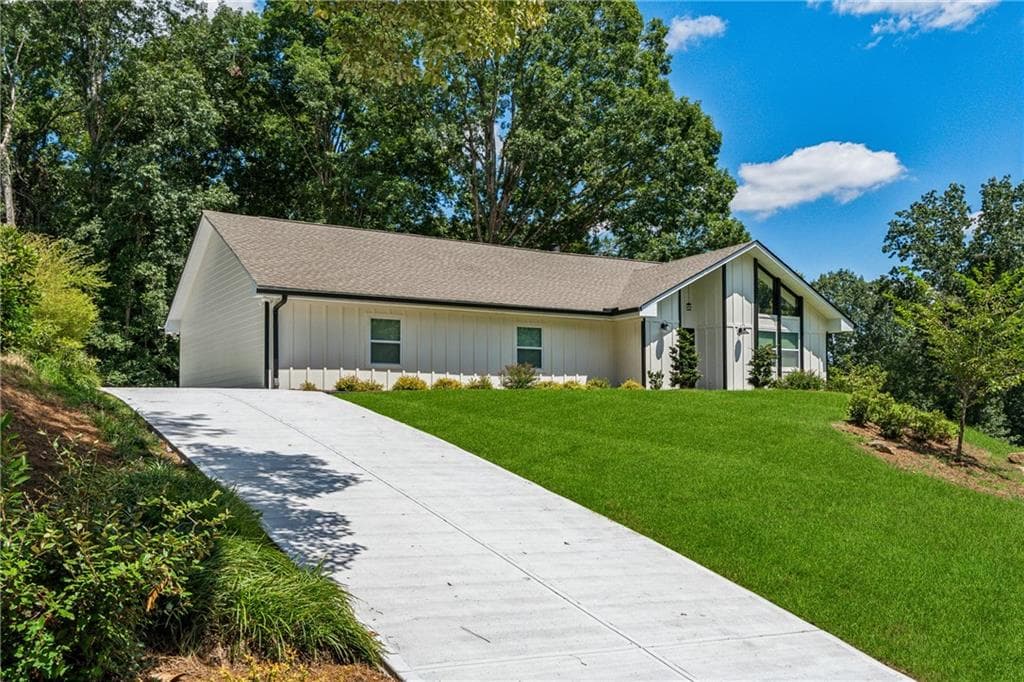 1365 Oakhaven Drive, Roswell, GA 30075 — most recent listing photo