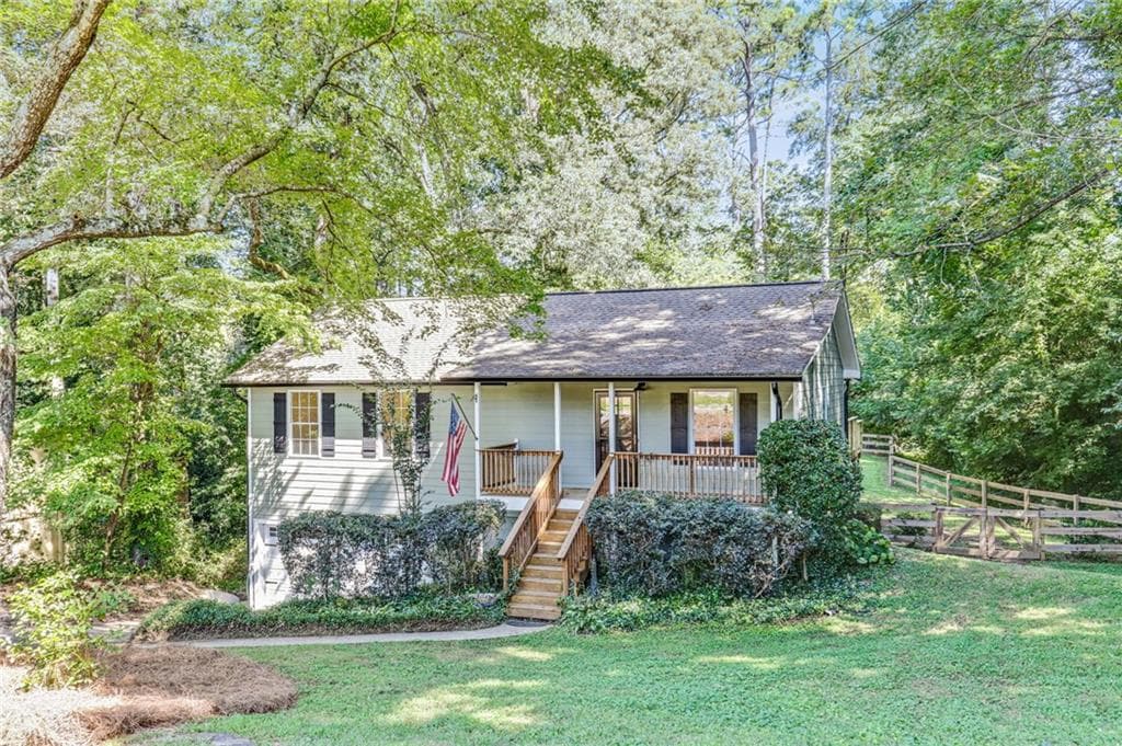 3 bedroom, 3 bathroom, 1,534 sq ft single family residence sold at 1111 Washington Avenue, Woodstock, GA 30188