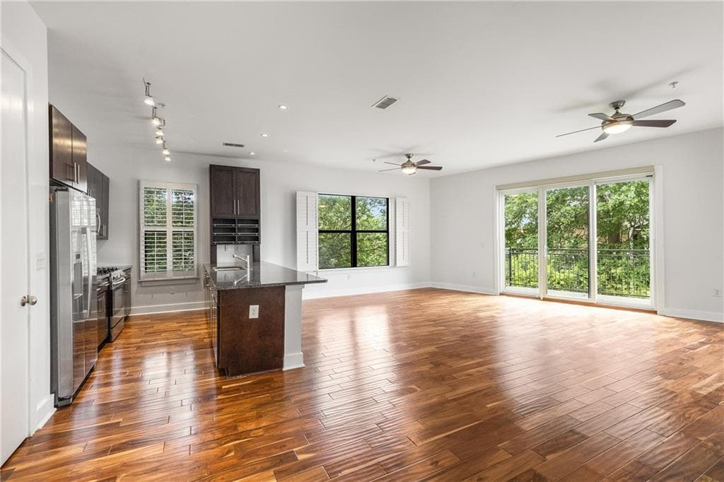 2 bedroom, 2 bathroom, 1,628 sq ft condominium sold at 200 N Highland Avenue 301, Atlanta, GA 30307