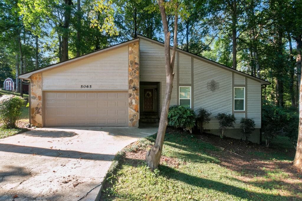 3 bedroom, 2 bathroom, 1,653 sq ft single family residence sold at 5065 Carole Place, Stone Mountain, GA 30087