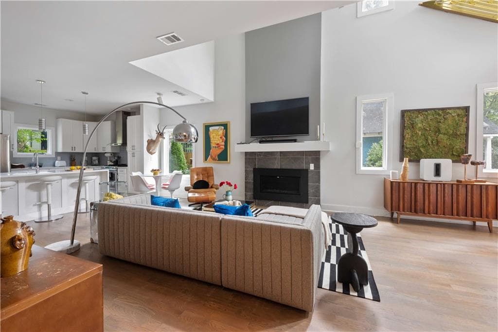 4 bedroom, 3 bathroom, 2,400 sq ft single family residence for rent at 1124 Hawthorne Street, Atlanta, GA 30307 for $6,450 a month — photo 8