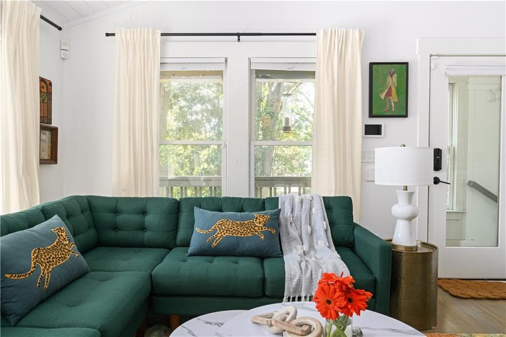 2 bedroom, 1 bathroom, 800 sq ft townhouse for rent at 347 Sinclair Avenue, Atlanta, GA 30307 for $4,600 a month — photo 7