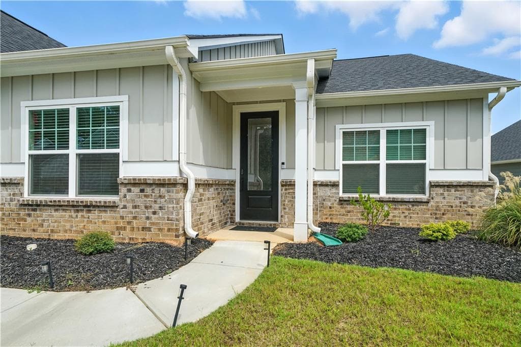 4 bedroom, 2 bathroom, 2,130 sq ft single family residence for sale at 3894 Saddle Bag Court, Dacula, GA 30019 — photo 3