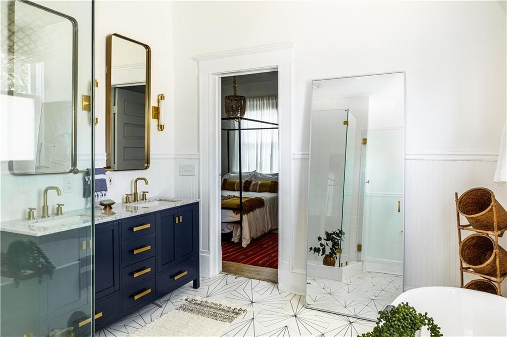 2 bedroom, 2 bathroom, 1,500 sq ft single family residence for rent at 384 Pavillion Street, Atlanta, GA 30315 for $4,500 a month — photo 5