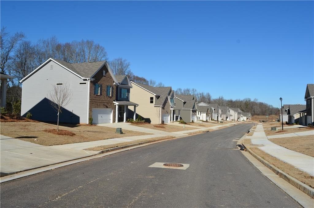 5 bedroom, 3 bathroom, 2,562 sq ft single family residence under contract at 215 Hellen Valey Drive, Braselton, GA 30517 — photo 5