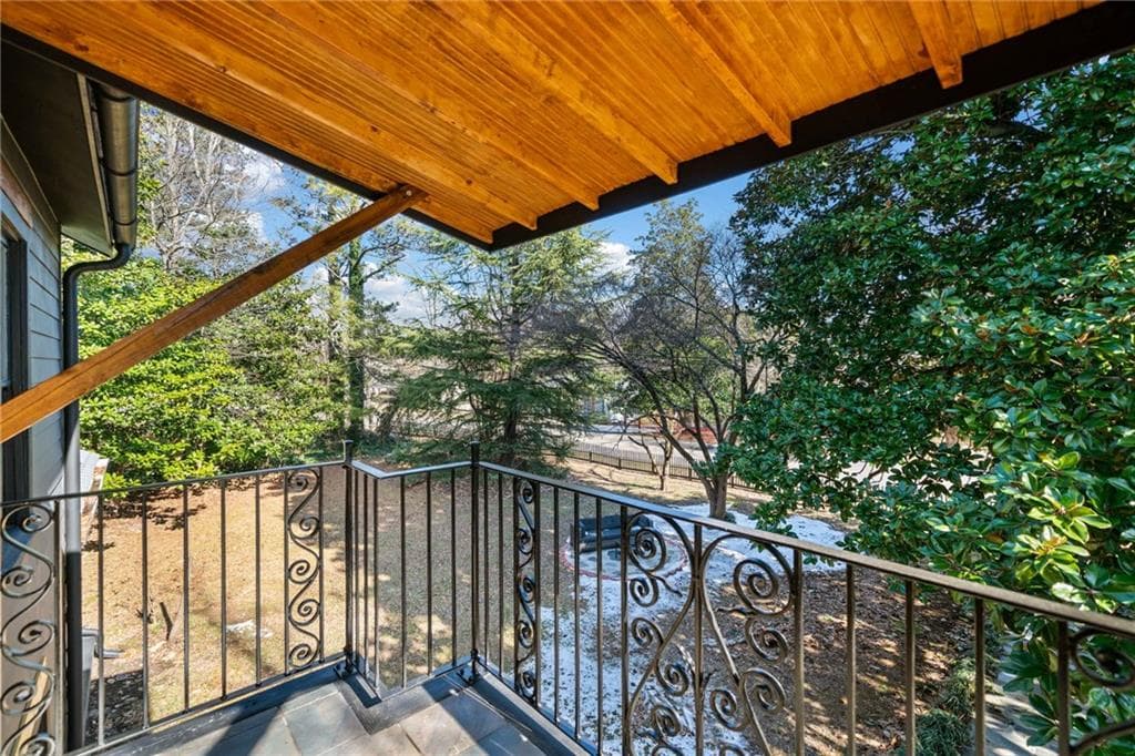 6 bedroom, 3 bathroom, 2,754 sq ft single family residence for rent at 634 S Main Street, Jasper, GA 30143 for $6,000 a month — photo 4