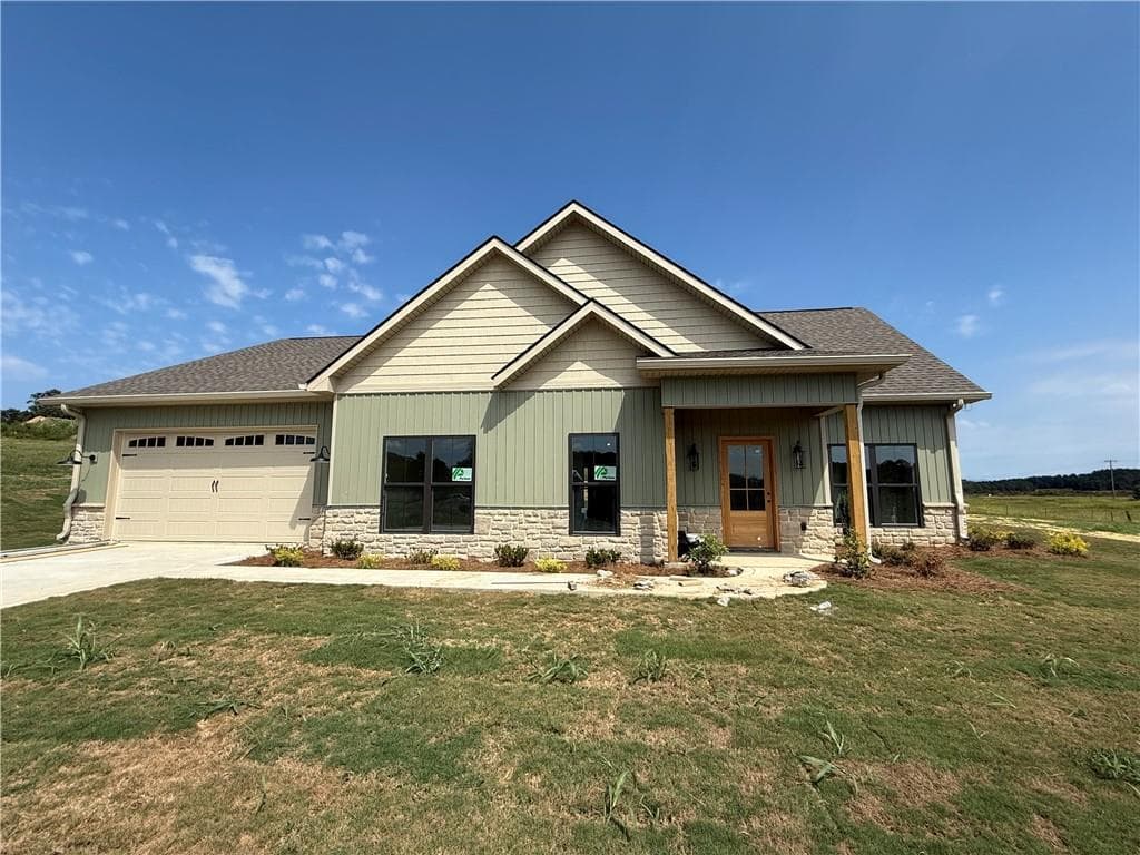 143 Oakland Drive, Calhoun, GA 30701 — most recent listing photo