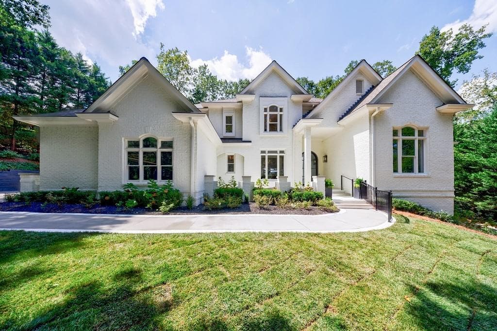 4526 Peachtree Dunwoody Road, Atlanta, GA 30342 — most recent listing photo