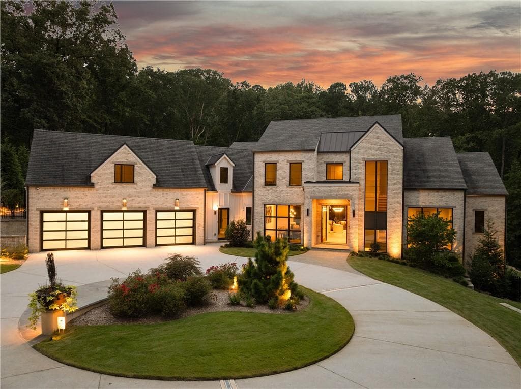 6 bedroom, 8 bathroom, 8,957 sq ft single family residence sold at 700 N Island Drive, Atlanta, GA 30327