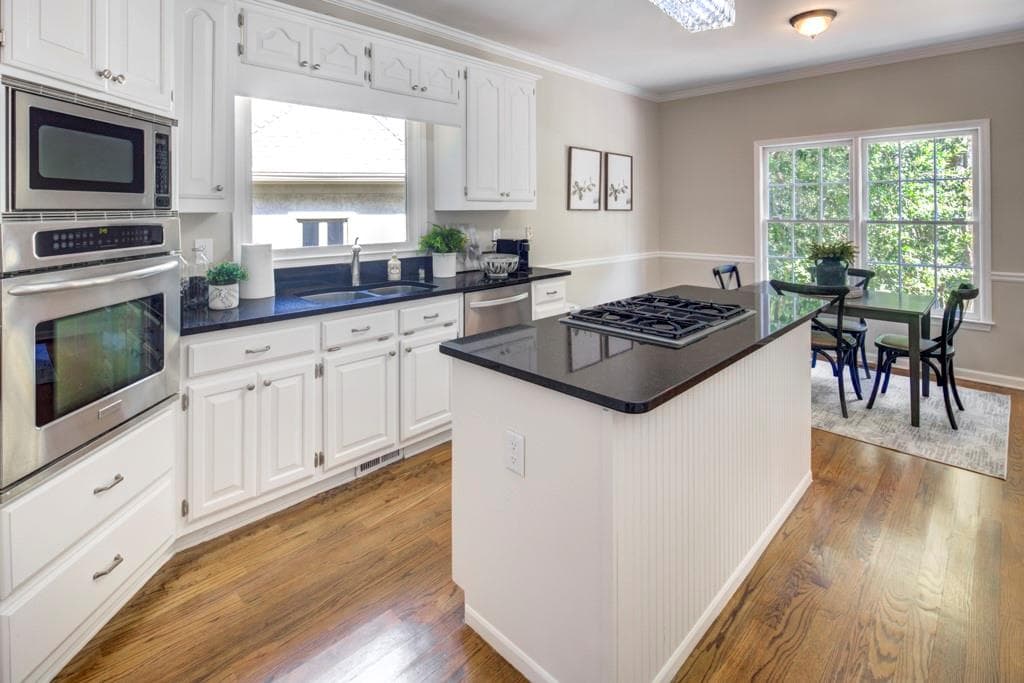 4 bedroom, 4 bathroom, 4,000 sq ft single family residence for sale at 2059 Howell Mill Road, Atlanta, GA 30318 — photo 7