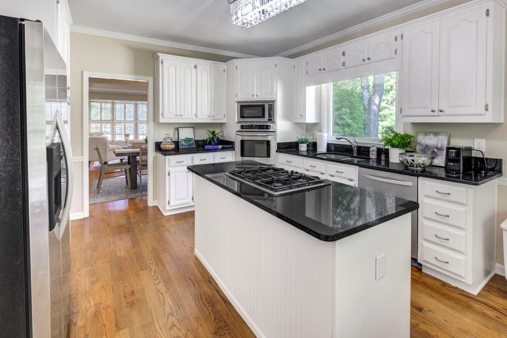 4 bedroom, 4 bathroom, 4,000 sq ft single family residence for sale at 2059 Howell Mill Road, Atlanta, GA 30318 — photo 8