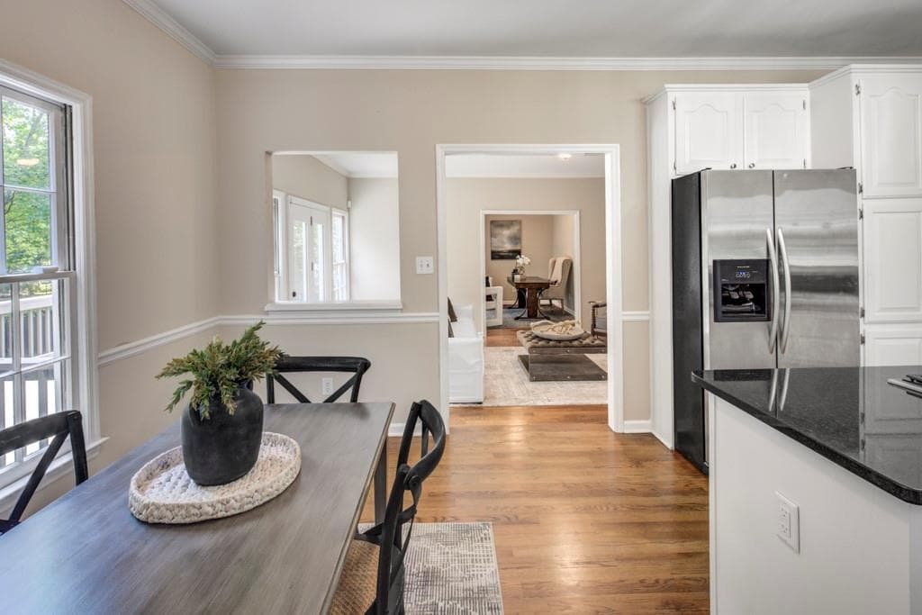 4 bedroom, 4 bathroom, 4,000 sq ft single family residence for sale at 2059 Howell Mill Road, Atlanta, GA 30318 — photo 9