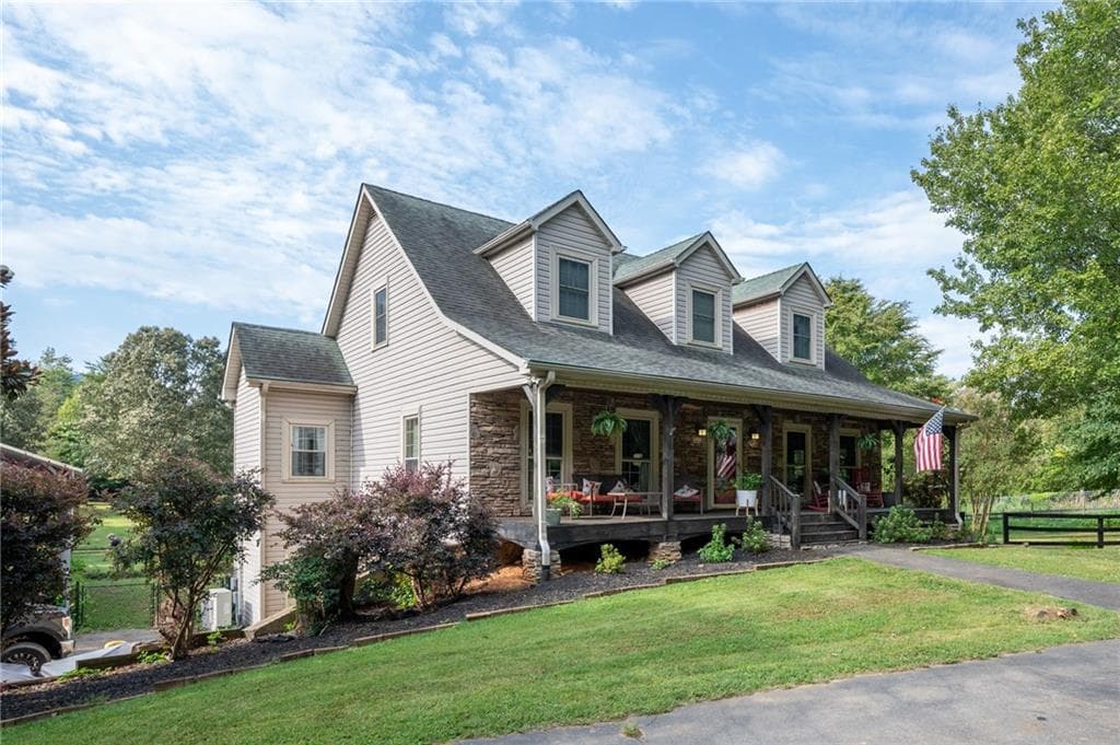 4 bedroom, 4 bathroom single family residence sold at 502 East Valley Road, Rydal, GA 30171