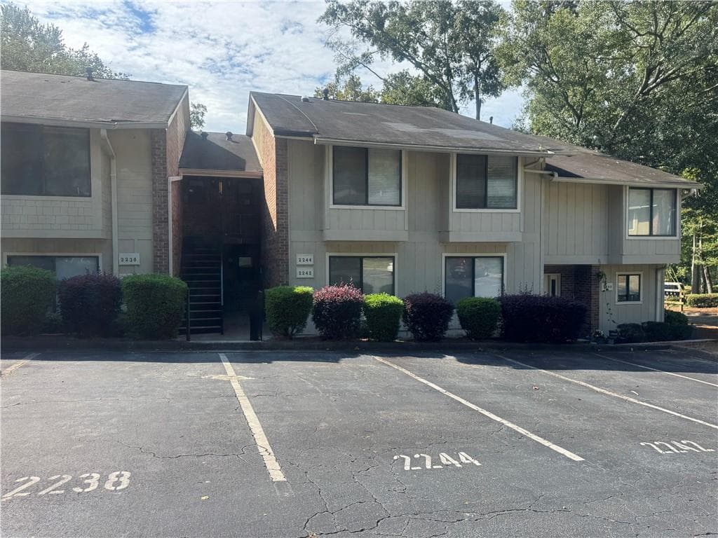 2238 Surrey Court, Marietta, GA 30067 — most recent listing photo