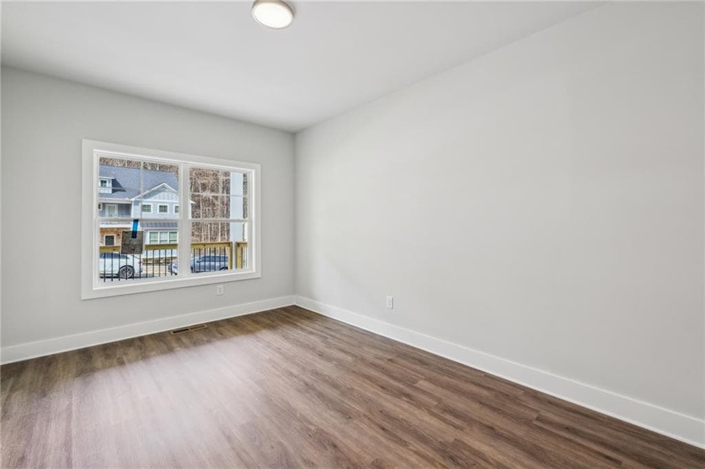 5 bedroom, 5 bathroom, 4,392 sq ft single family residence under contract at 3127 Stonegate Drive, Atlanta, GA 30331 — photo 4