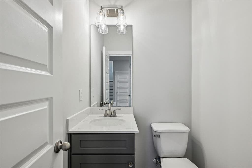 5 bedroom, 5 bathroom, 4,392 sq ft single family residence under contract at 3127 Stonegate Drive, Atlanta, GA 30331 — photo 8