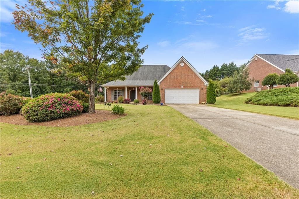 3 bedroom, 2 bathroom, 2,061 sq ft single family residence sold at 1352 Beringer Drive, Hoschton, GA 30548