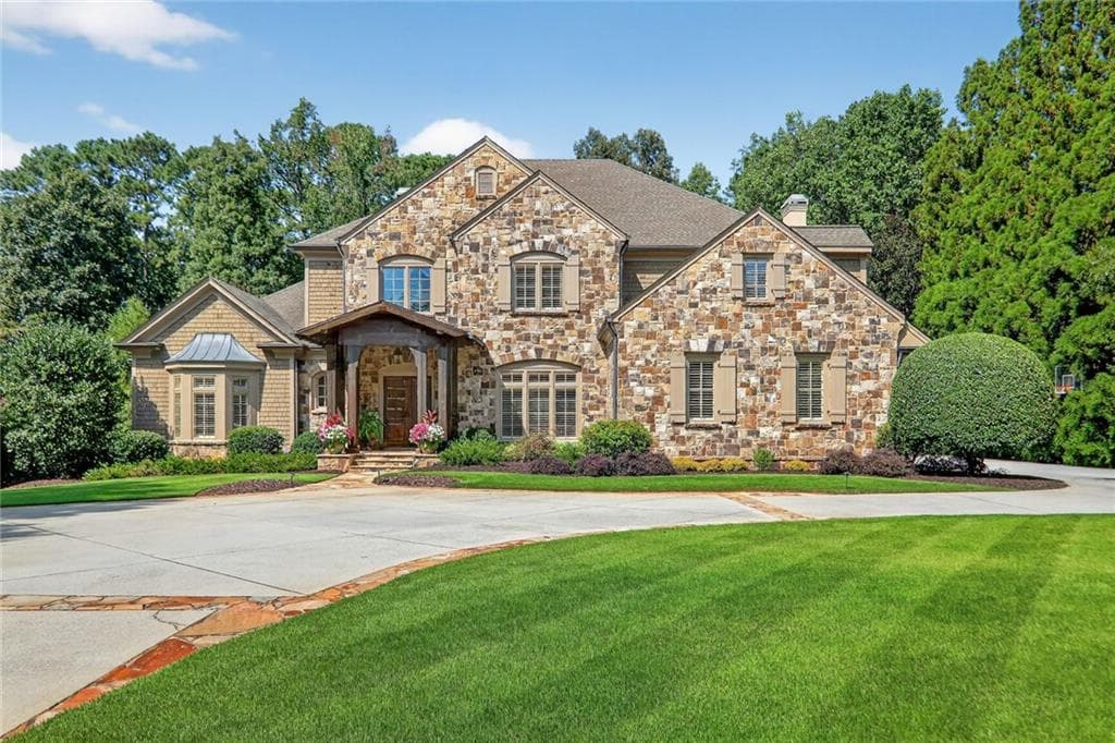 5 bedroom, 6 bathroom, 8,830 sq ft single family residence sold at 535 Old Cobblestone Drive, Atlanta, GA 30350