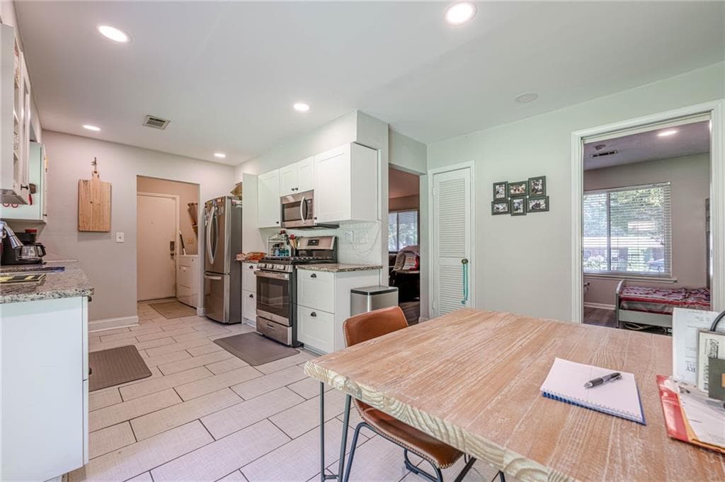 3 bedroom, 1 bathroom, 1,056 sq ft single family residence under contract at 407 Jon Scott Drive, Alpharetta, GA 30009 — photo 9