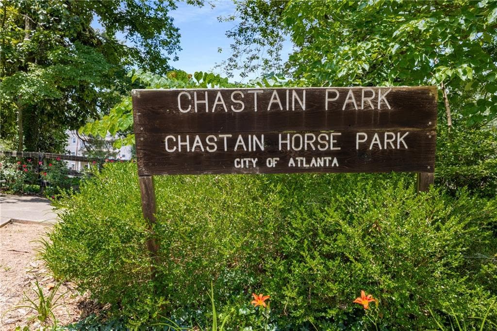 2 bedroom, 2 bathroom, 913 sq ft condominium sold at 1011 Chastain Park Court, Atlanta, GA 30342