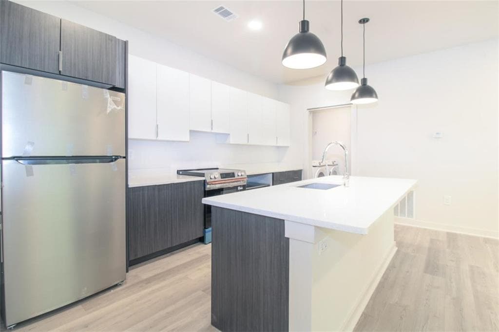 2 bedroom, 2 bathroom, 1,250 sq ft condominium for rent at 260 Martha Drive, Athens, GA 30606 for $2,500 a month — photo 4