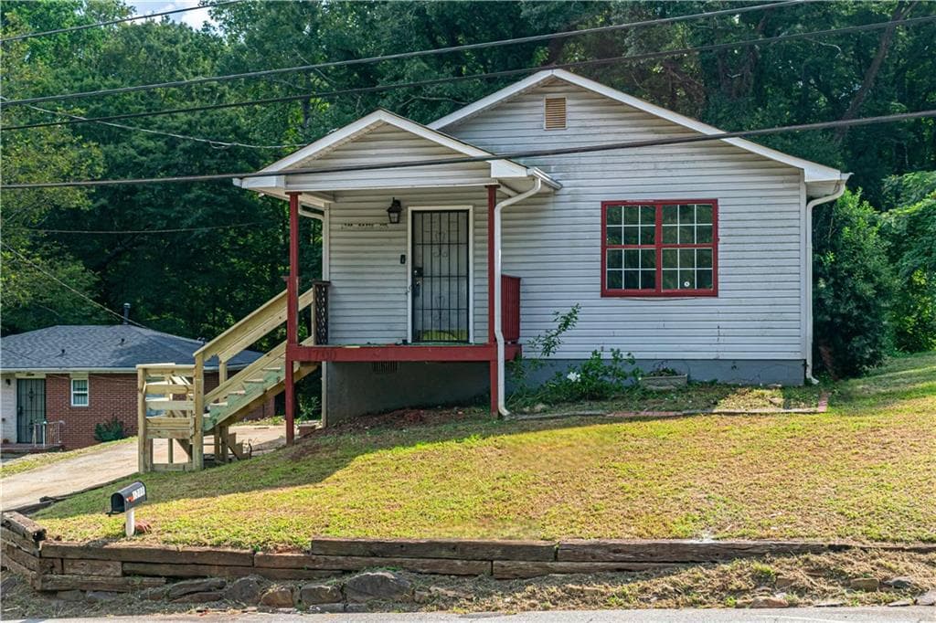 3 bedroom, 2 bathroom, 1,260 sq ft single family residence sold at 1700 North Avenue, Atlanta, GA 30318