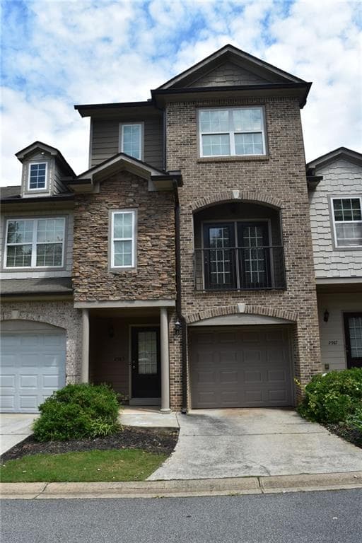 3 bedroom, 3 bathroom, 1,531 sq ft condominium sold at 2985 ASHLYN CREEK Court, Atlanta, GA 30340