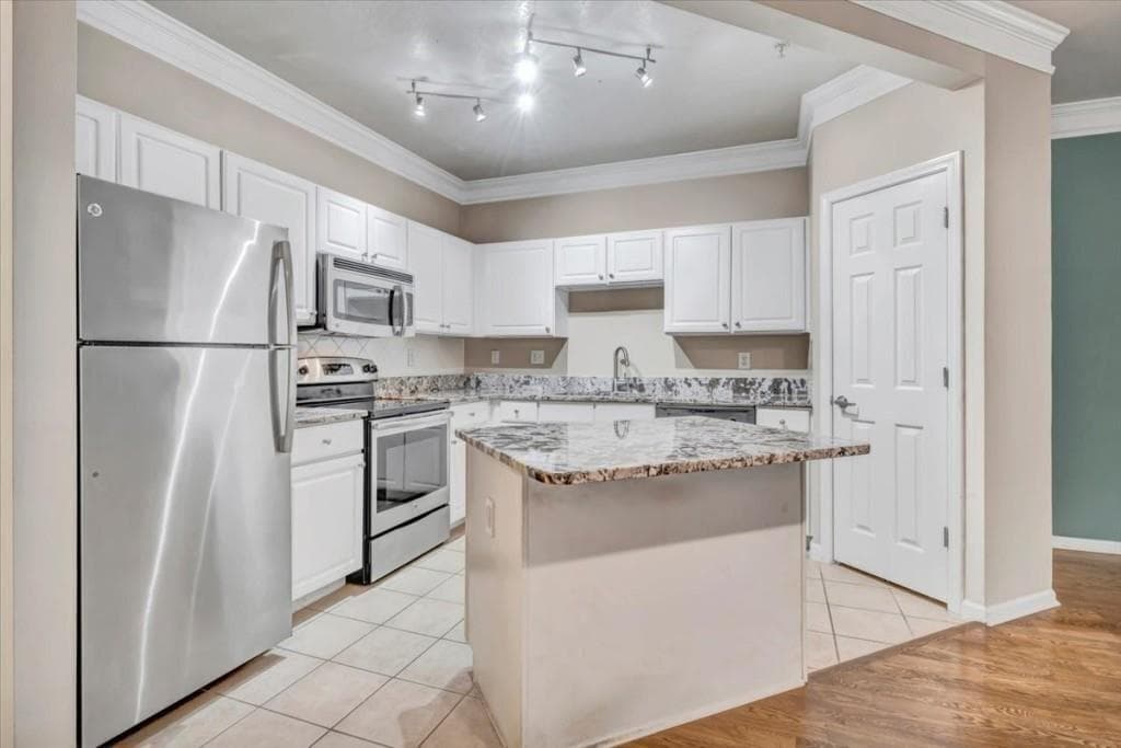 1 bedroom, 1 bathroom, 819 sq ft condominium sold at 1850 Cotillion Drive 3305, Dunwoody, GA 30338