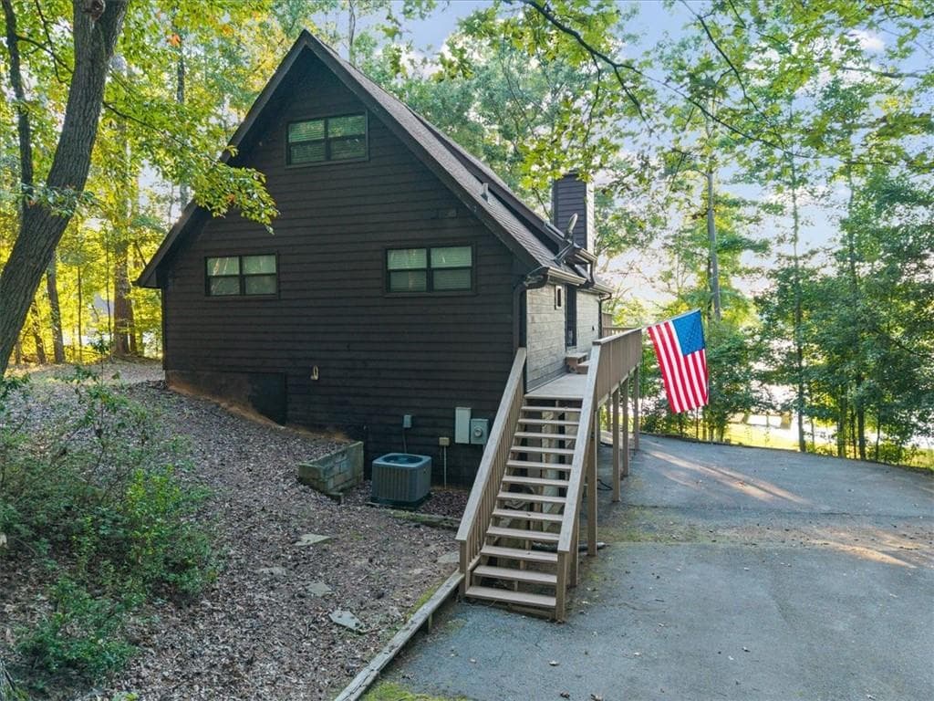 3 bedroom, 2 bathroom single family residence sold at 1382 Lake Crest Drive, Sparta, GA 31087