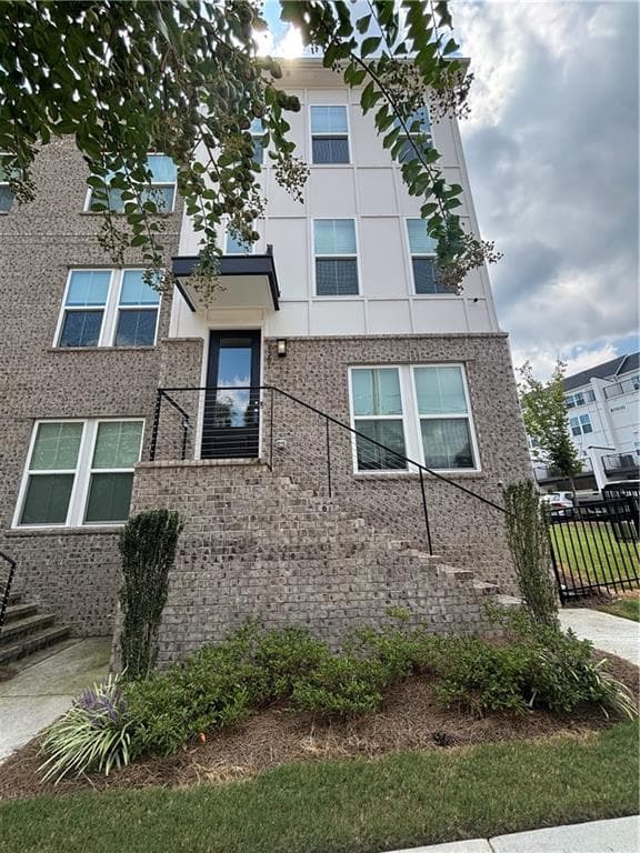 3 bedroom, 5 bathroom, 1,948 sq ft townhouse sold at 2551 Astaire Court, Atlanta, GA 30318