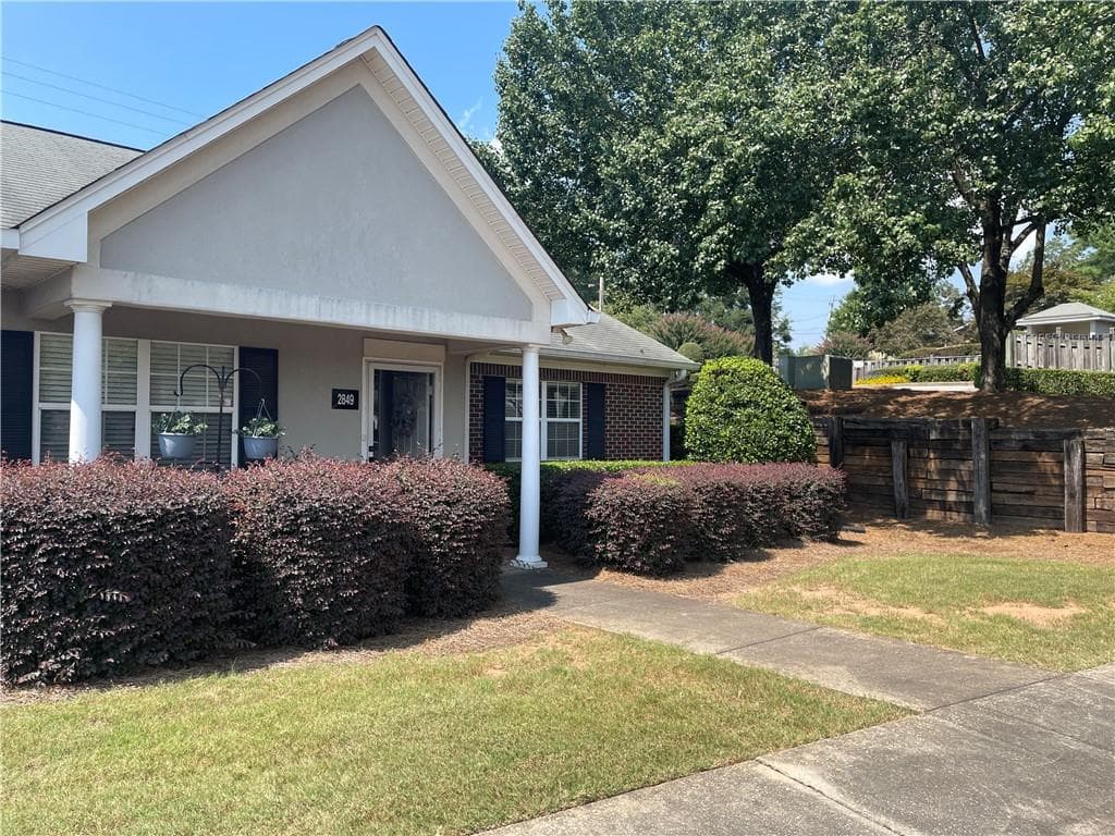 2 bedroom, 2 bathroom, 956 sq ft condominium for sale at 2849 Florence Drive, Gainesville, GA 30504
