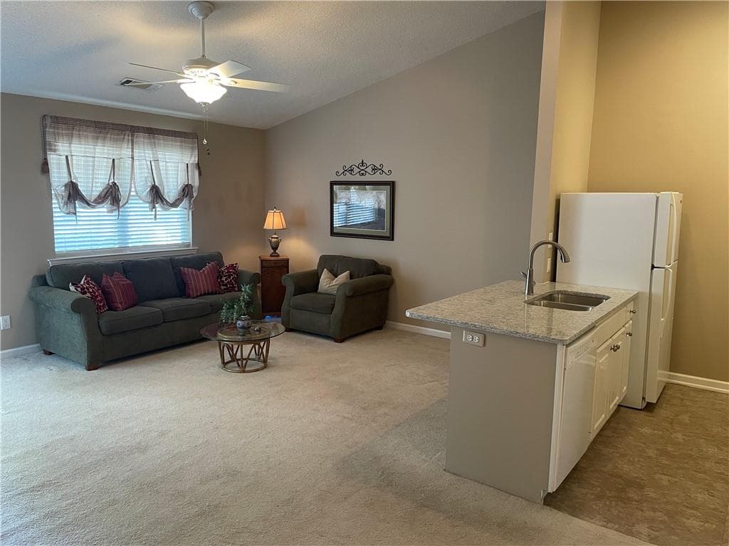 2 bedroom, 2 bathroom, 956 sq ft condominium for sale at 2849 Florence Drive, Gainesville, GA 30504 — photo 5